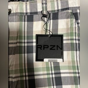 Men’s golf shorts